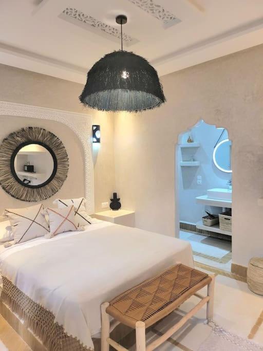 Riad Isahiac Avec Piscine En Exclusivite Marrakesh Buitenkant foto
