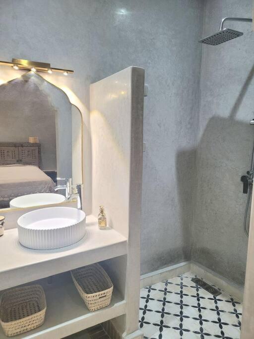 Riad Isahiac Avec Piscine En Exclusivite Marrakesh Buitenkant foto