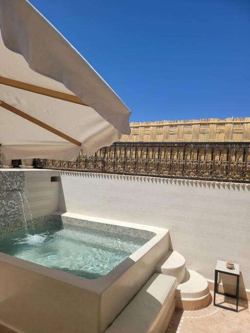 Riad Isahiac Avec Piscine En Exclusivite Marrakesh Buitenkant foto
