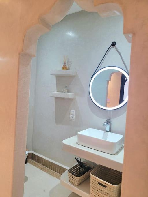 Riad Isahiac Avec Piscine En Exclusivite Marrakesh Buitenkant foto