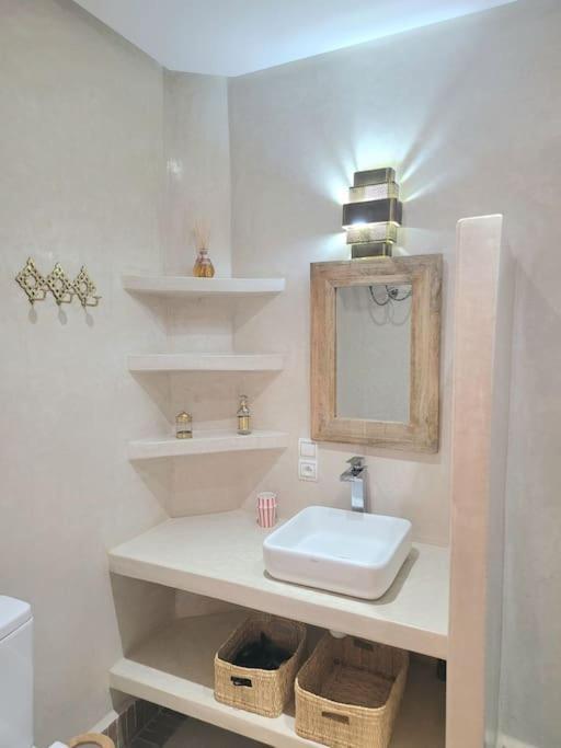 Riad Isahiac Avec Piscine En Exclusivite Marrakesh Buitenkant foto