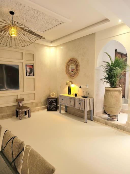 Riad Isahiac Avec Piscine En Exclusivite Marrakesh Buitenkant foto