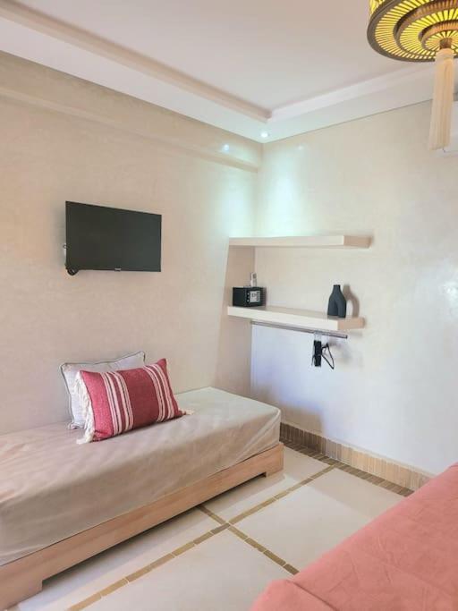 Riad Isahiac Avec Piscine En Exclusivite Marrakesh Buitenkant foto