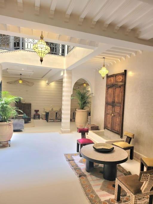 Riad Isahiac Avec Piscine En Exclusivite Marrakesh Buitenkant foto