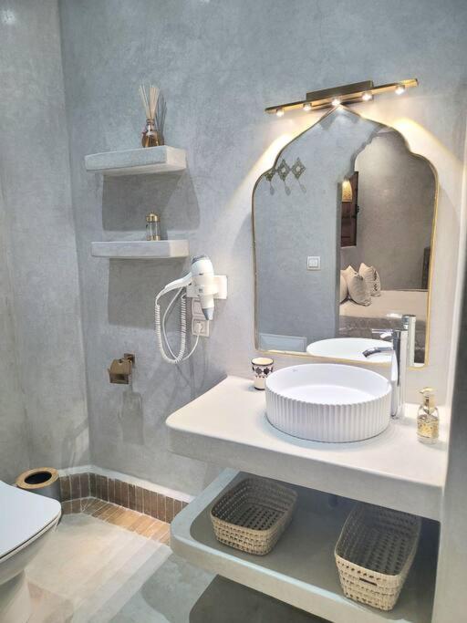 Riad Isahiac Avec Piscine En Exclusivite Marrakesh Buitenkant foto